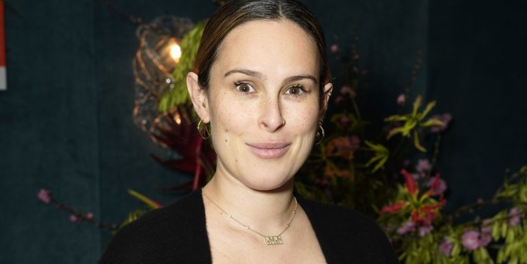 Rumer Willis de The Masked Singer donne naissance à un bébé et révèle un joli nom

