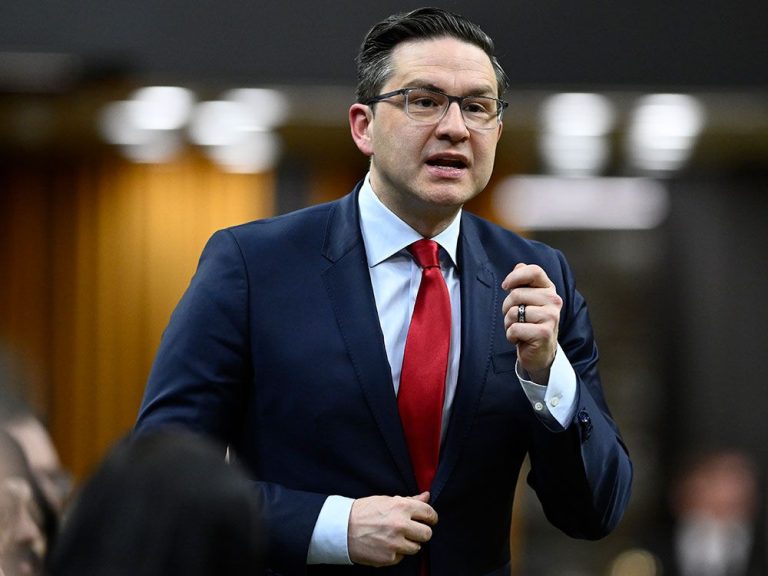 Pierre Poilievre exhorte le gouvernement Trudeau à bloquer l’offre de Glencore pour acheter Teck