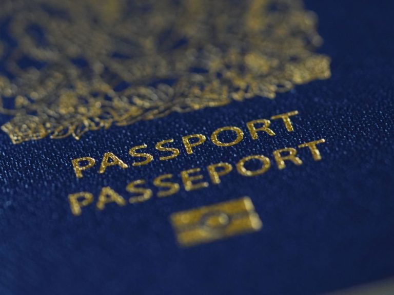 Besoin d’un passeport canadien?  Seuls ces gens peuvent en obtenir un pendant la grève fédérale