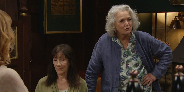 La star d'Emmerdale, Louise Jameson, fait l'éloge du savon sur le choc Mary twist

