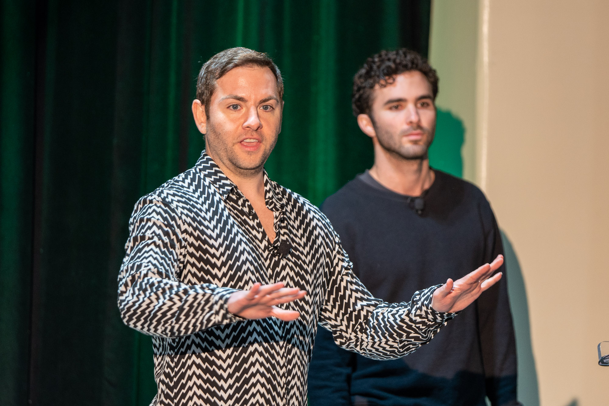 Josh Machiz, associé chez Redpoint, et Rashad Assir, responsable du contenu chez Redpoint, parlent de "Comment transformer votre startup en une star sociale" à TechCrunch Early Stage à Boston le 20 avril 2023. Crédits image : Haje Jan Kamps / TechCrunch