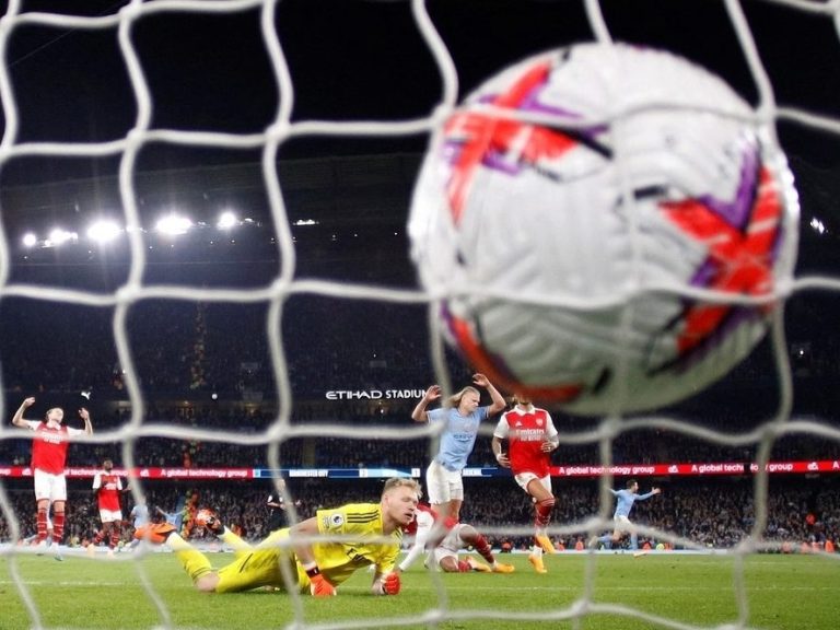 Les larmes d’Arsenal dans leur bière alors qu’ils laissaient filer une avance historique contre Manchester City