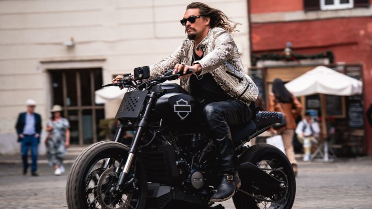 À quelle vitesse Jason Momoa de X a obtenu une moto Harley personnalisée pour son rôle
