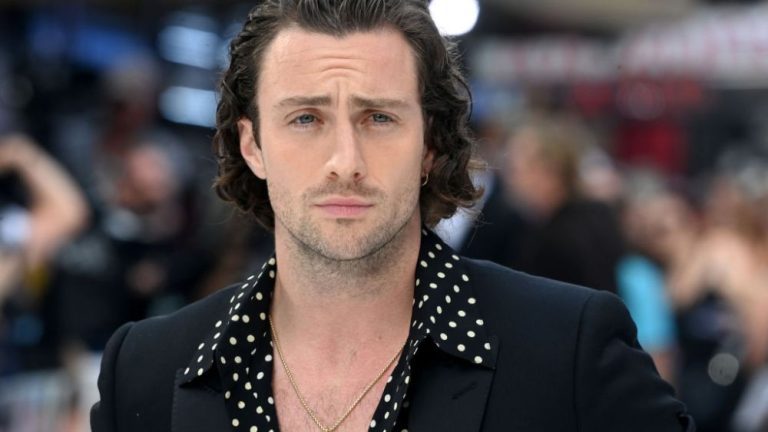 Aaron Taylor-Johnson présente la bande-annonce de "Kraven the Hunter" imbibée de sang à CinemaCon, le premier film Marvel R-Rated de Sony le plus populaire doit être lu
	
	
