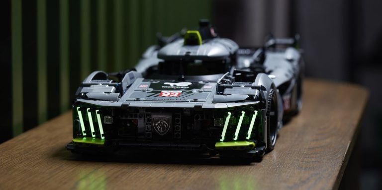 Affrontez Le Mans avec la Peugeot 9X8 Hybrid Hypercar de Lego Technic