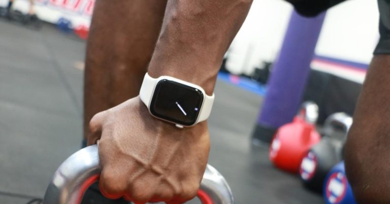 Apple développerait un coach de santé IA pour Apple Watch