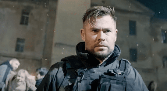 Bande-annonce Extraction 2 : Voyez Chris Hemsworth abattre un hélicoptère avec un minigun dans un train