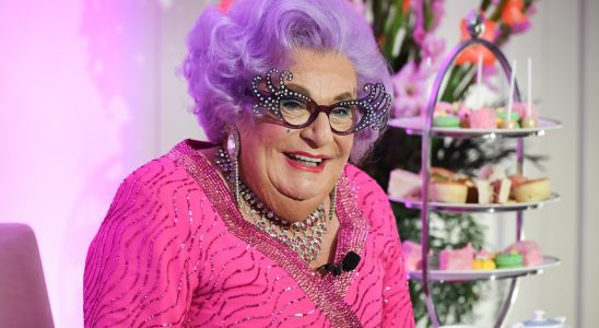 Barry Humphries, comédien connu pour Dame Edna Everage Persona, décède à 89 ans