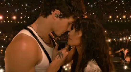 Camila Cabello partage des photos de bikini après avoir embrassé Shawn Mendes à Coachella