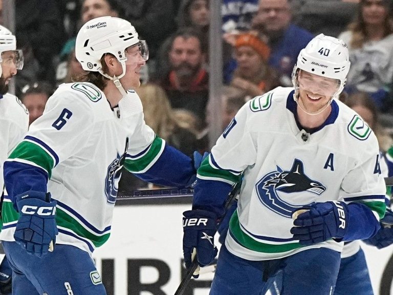 Canucks : Elias Pettersson obtient son 100e point