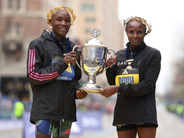 Chebet conserve le titre masculin du marathon de Boston, Obiri remporte la course féminine