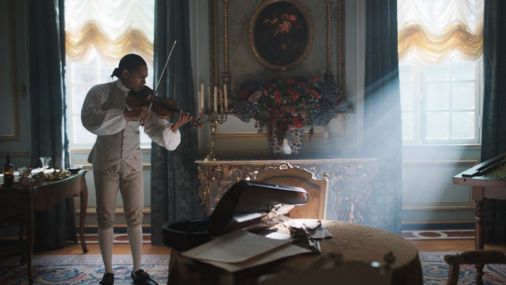 Comment la musique de « Chevalier » anime l'histoire d'un violoniste créole du XVIIIe siècle à la cour de Marie-Antoinette
	
	
