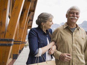 Les infidélités passées d'un père ont tendu sa relation avec son fils.