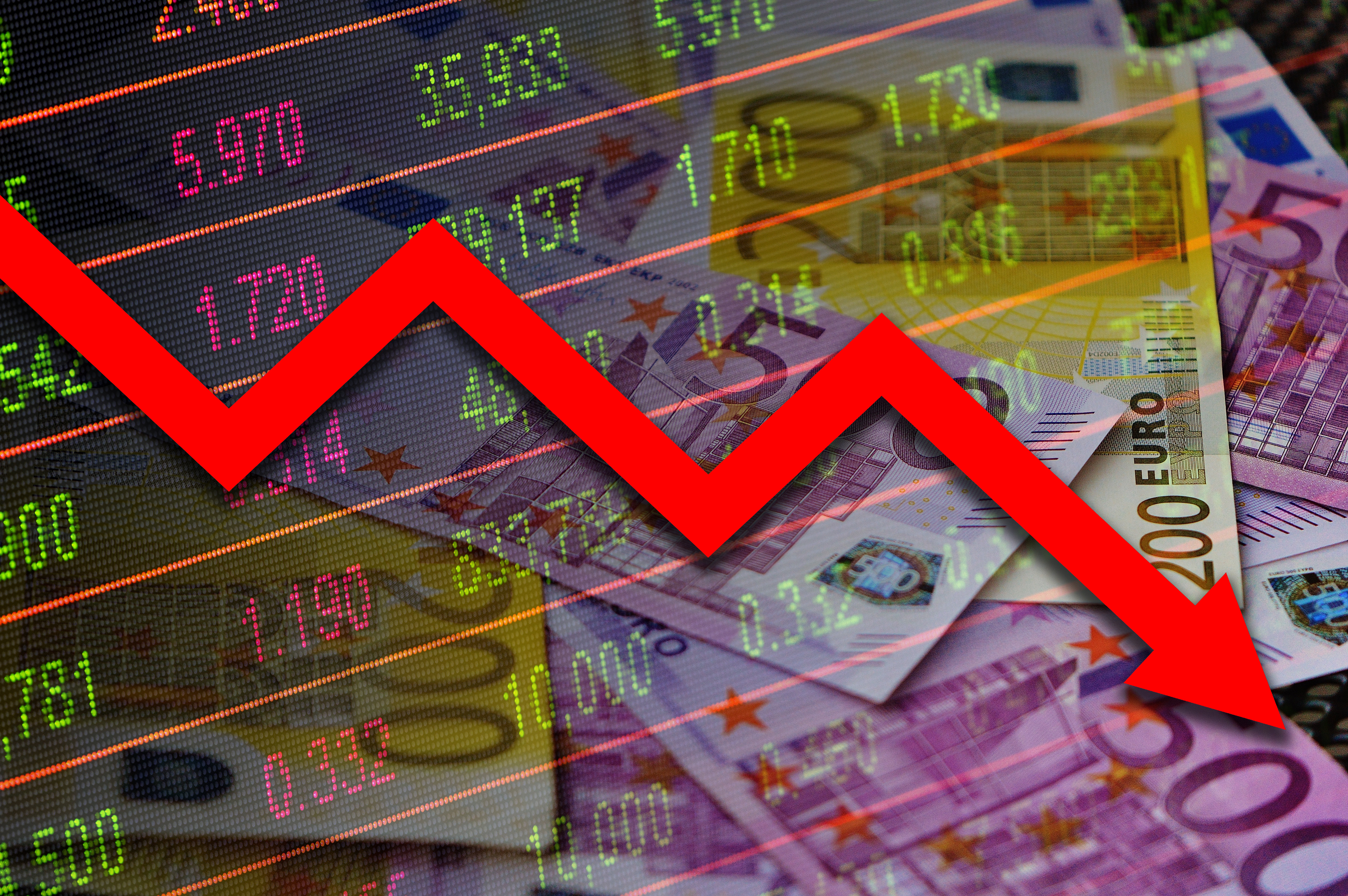 Graphique de l'économie : flèche vers le bas rouge