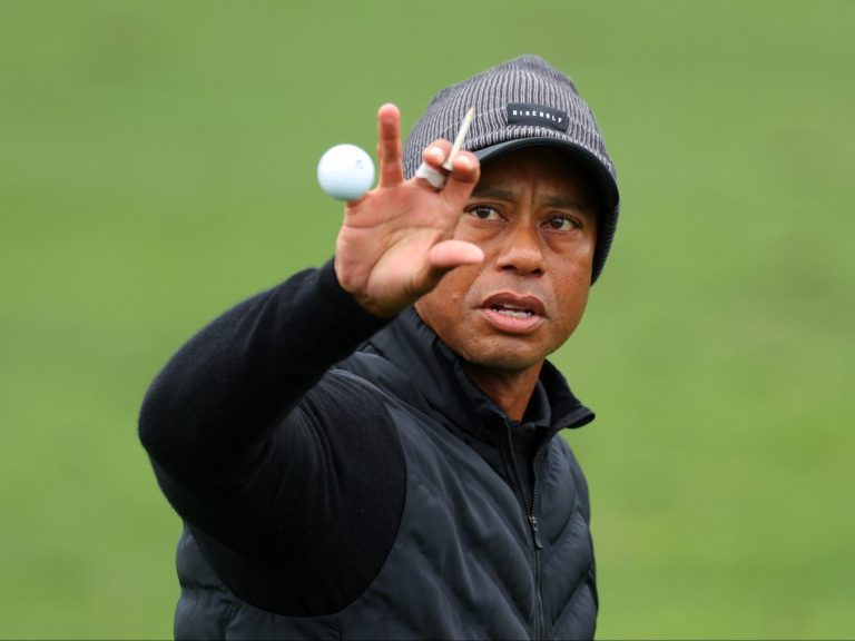 Dans une douleur visible au Masters, Tiger Woods tombe à la dernière place après avoir établi un record du tournoi