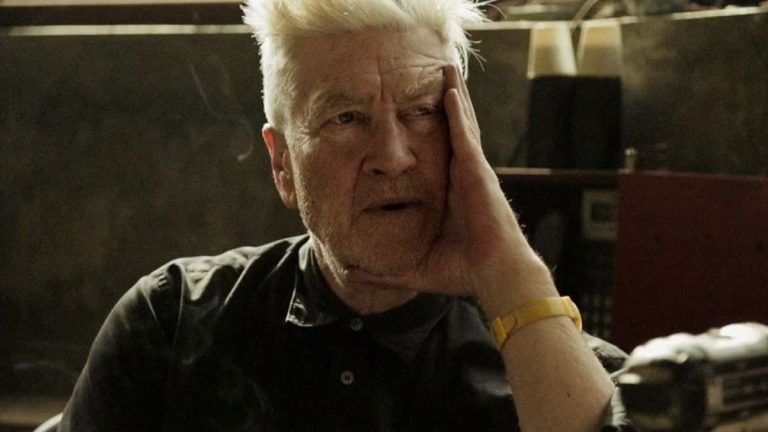 David Lynch pense que regarder un film sur son téléphone est triste