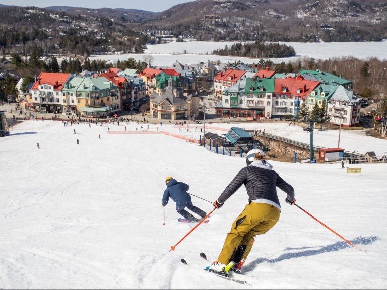 Des chutes de neige record au mont Tremblant prolongent le ski de printemps