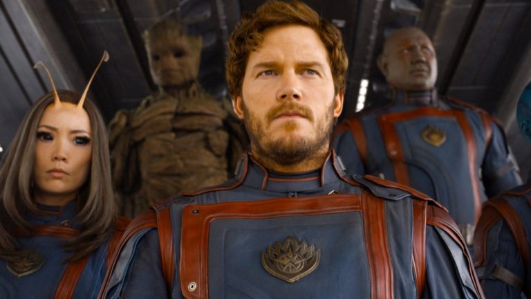  Discours final de Chris Pratt sur 'Guardians Vol.  L'ensemble de 3 'a appelé la presse qui a dit que le premier film échouerait : juste pour le "frotter un peu"
	
	
