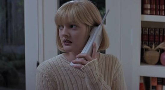 Drew Barrymore de Scream répond à la théorie selon laquelle Casey Becker est toujours en vie