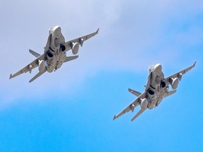 Les tentatives d'acquisition de nouveaux avions de chasse pour remplacer les CF-18 Hornet vieillissants du Canada durent depuis plus d'une décennie.