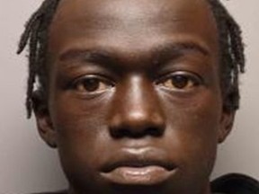 La police recherche Illia Ayo, 20 ans, sans adresse fixe, à la suite d'une fusillade mortelle à Vaughan.