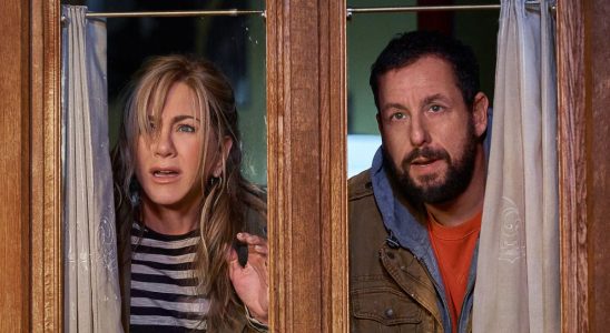 Jennifer Aniston and Adam Sandler in Murder Mystery 2