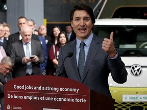 Le premier ministre Justin Trudeau prend la parole lors d'une conférence de presse à St. Thomas, en Ontario, le 21 avril 2023.