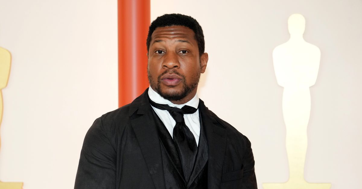 Jonathan Majors a abandonné plusieurs projets à la suite d'allégations de violence domestique 
