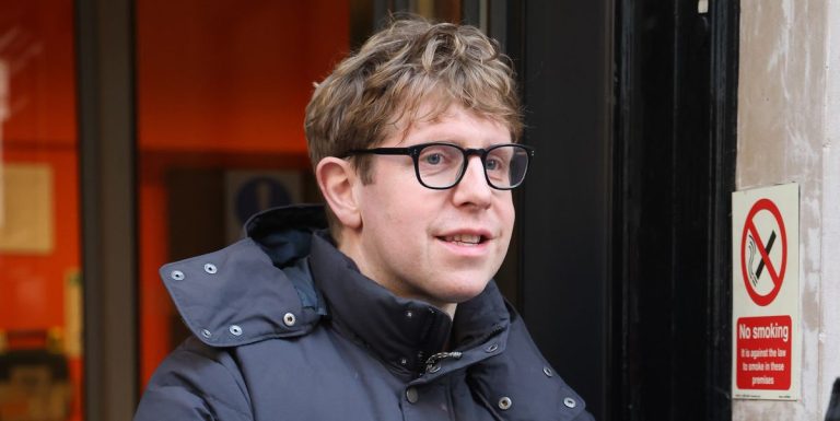 Josh Widdicombe de The Last Leg parle des antidépresseurs pour lutter contre "l'énorme stigmatisation"

