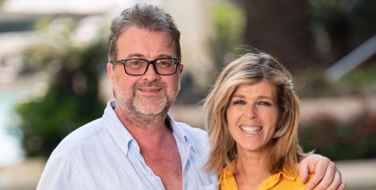 Kate Garraway de GMB partage une jolie photo avec son mari Derek Draper après sa sortie de l'hôpital

