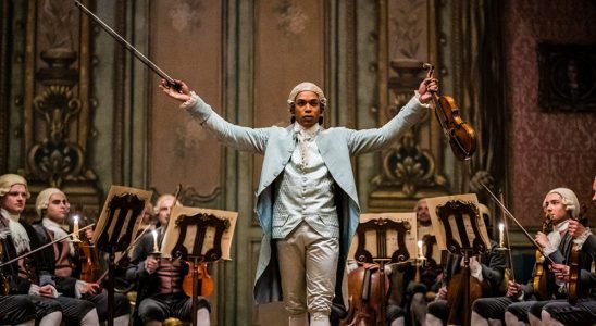 Kelvin Harrison Jr. fait vibrer ses talents de violoniste et affronte Mozart dans le nouveau clip « Chevalier » (EXCLUSIF) Le plus populaire doit être lu