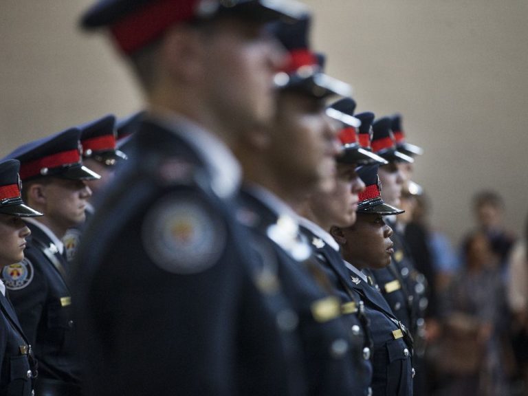 L’Ontario supprimera l’exigence d’études postsecondaires pour les policiers