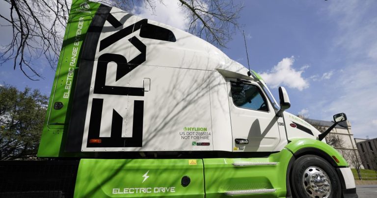 La Californie exigera que la moitié des ventes de camions lourds soient électriques d’ici 2035