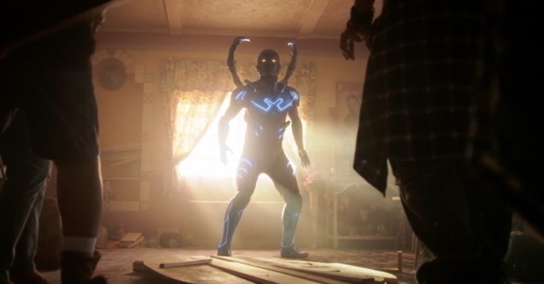 La bande-annonce de Blue Beetle donne au super-héros de DC une épée destructrice
