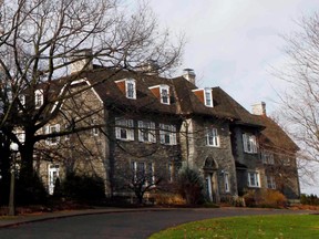 Une douce journée sur le terrain du 24 Sussex en 2010, lorsque la maison était occupée par l'ancien premier ministre Stephen Harper et sa famille.