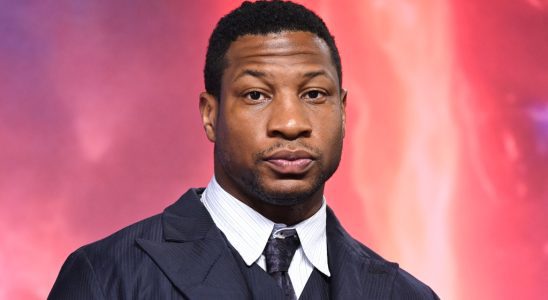 La victime présumée de Jonathan Majors a obtenu une ordonnance de protection temporaire complète, déclare Manhattan DA