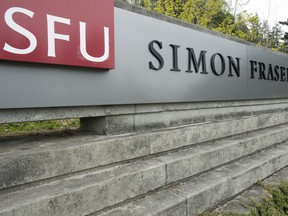 L'Université Simon Fraser est photographiée à Burnaby, en Colombie-Britannique, le mardi 16 avril 2019. L'université a cessé son programme de football, a annoncé mardi la présidente de l'école, Joy Johnson.