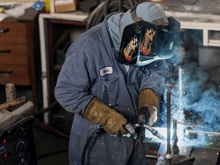 Le Canada ajoute 34 700 emplois en mars, anéantissant les attentes