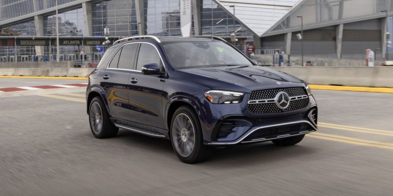 Le Mercedes-Benz GLE450e 2024 comble enfin le vide