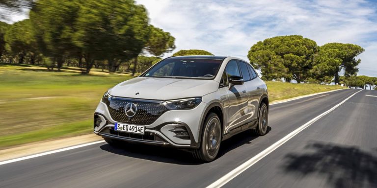 Le VUS Mercedes-Benz EQE 2023 rappelle l’étrangeté