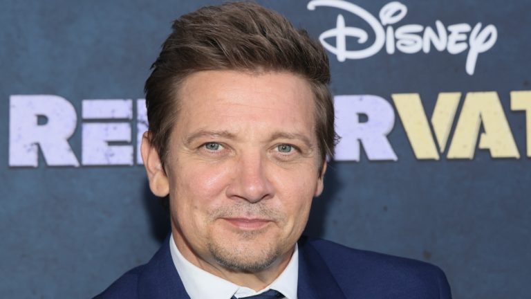 Le formateur de Jeremy Renner détaille l'extraordinaire rétablissement de l'acteur : "douleur atroce", manque de sommeil et méditation Les plus populaires doivent être lus
	
	
