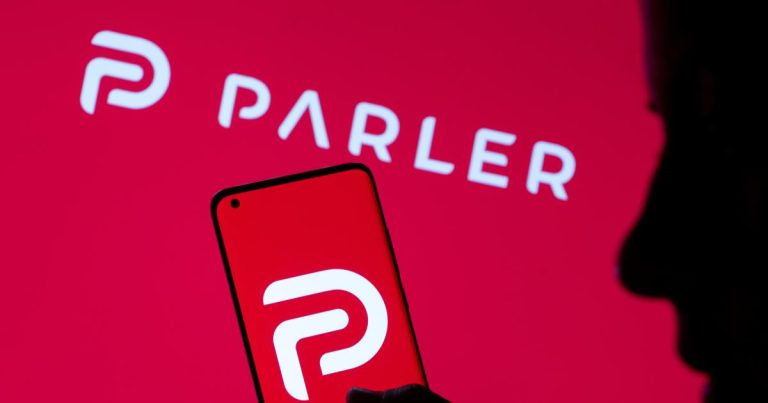 Le nouveau propriétaire de Parler a immédiatement mis le réseau social hors ligne