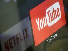 En vertu du projet de loi C-11 tel qu'il est, le CRTC aura le pouvoir de réglementer les recommandations - les films, les émissions de télévision, les vidéos et les plateformes musicales comme Netflix, YouTube ou Spotify suggèrent à leurs utilisateurs.