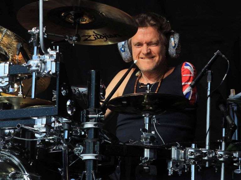 Le rockeur de Def Leppard, Rick Allen, « travaille sur la récupération » après l’assaut de la Floride