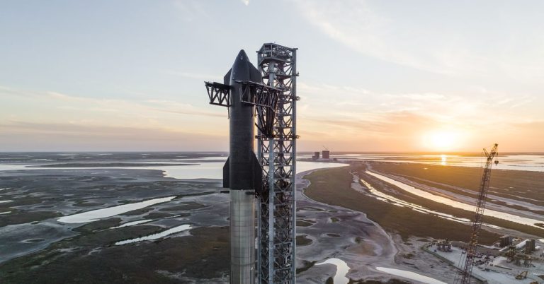 Le vaisseau spatial de SpaceX a l’autorisation de la FAA pour son premier lancement d’essai orbital