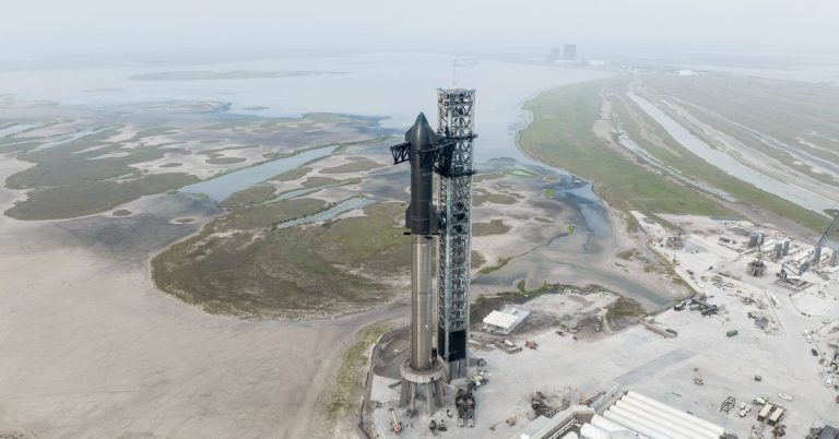 Le vaisseau spatial de SpaceX attend l’approbation de la FAA pour une tentative de lancement orbital