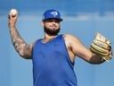 Le lanceur partant des Blue Jays de Toronto Alek Manoah obtient le départ contre les Cardinals jeudi après-midi.