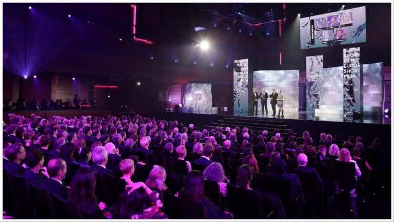 Les European Film Awards vont déplacer les dates de la saison des récompenses Les plus populaires doivent être lus Inscrivez-vous aux newsletters Variety Plus de nos marques
	
	
