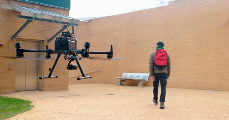 Les drones peuvent mieux naviguer dans des environnements inconnus à l’aide de réseaux de neurones liquides