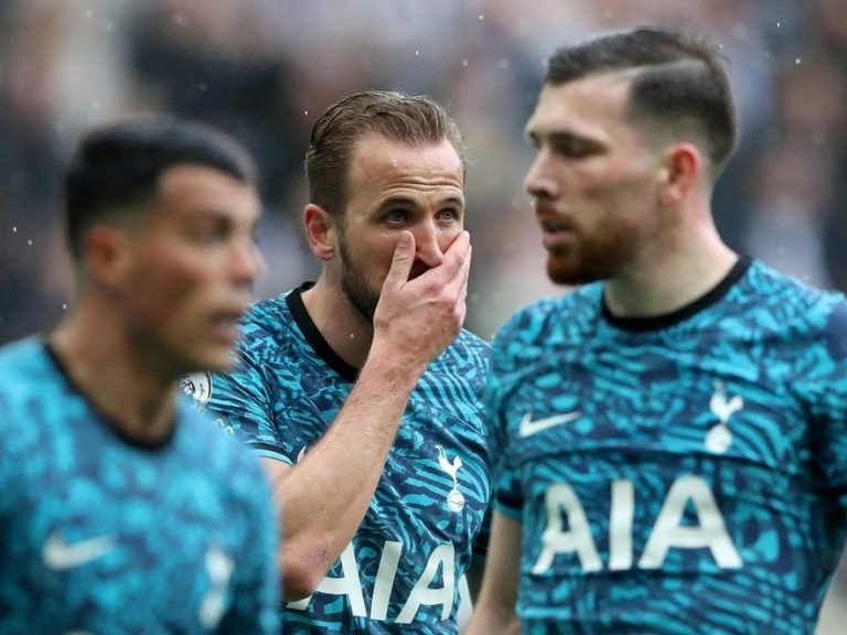 Les joueurs de Tottenham proposent de rembourser leurs fans après une défaite 6-1